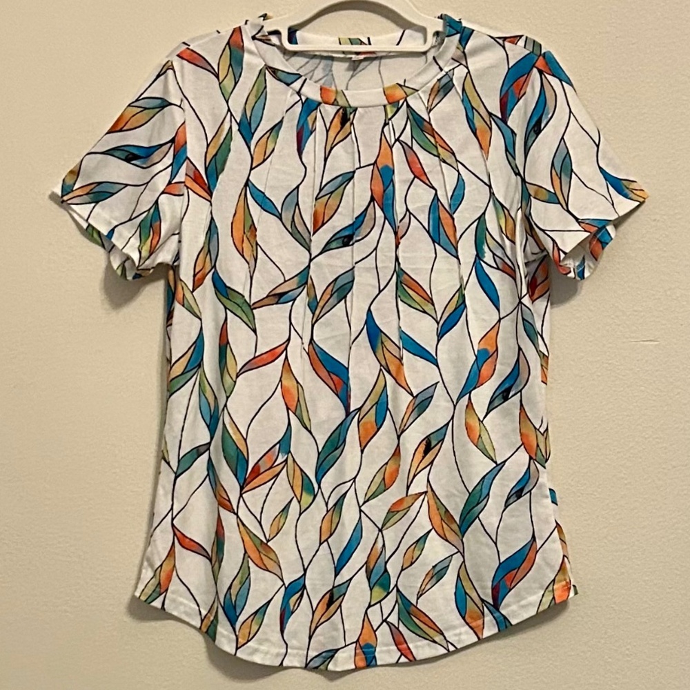 Women’s Colorful Leaf Printed Tee, EUC, Size Small